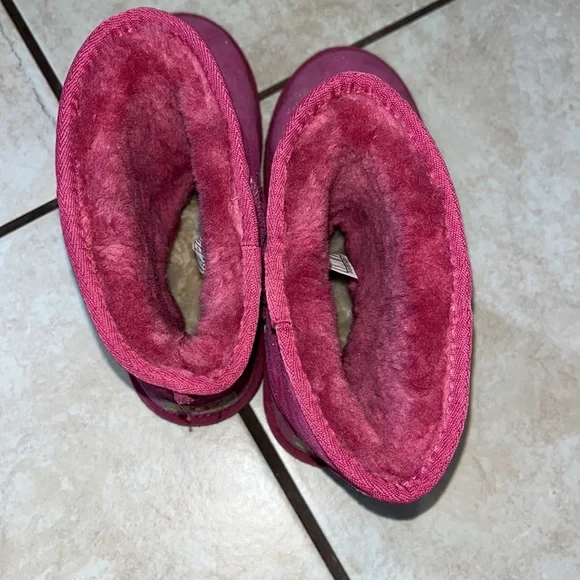 ugg - Picture 3 of 3